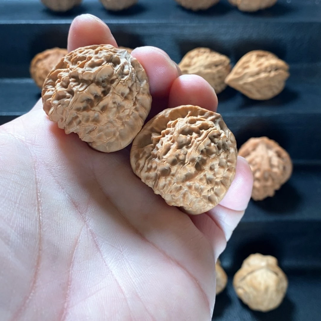 桃核把件野生鱼子纹37