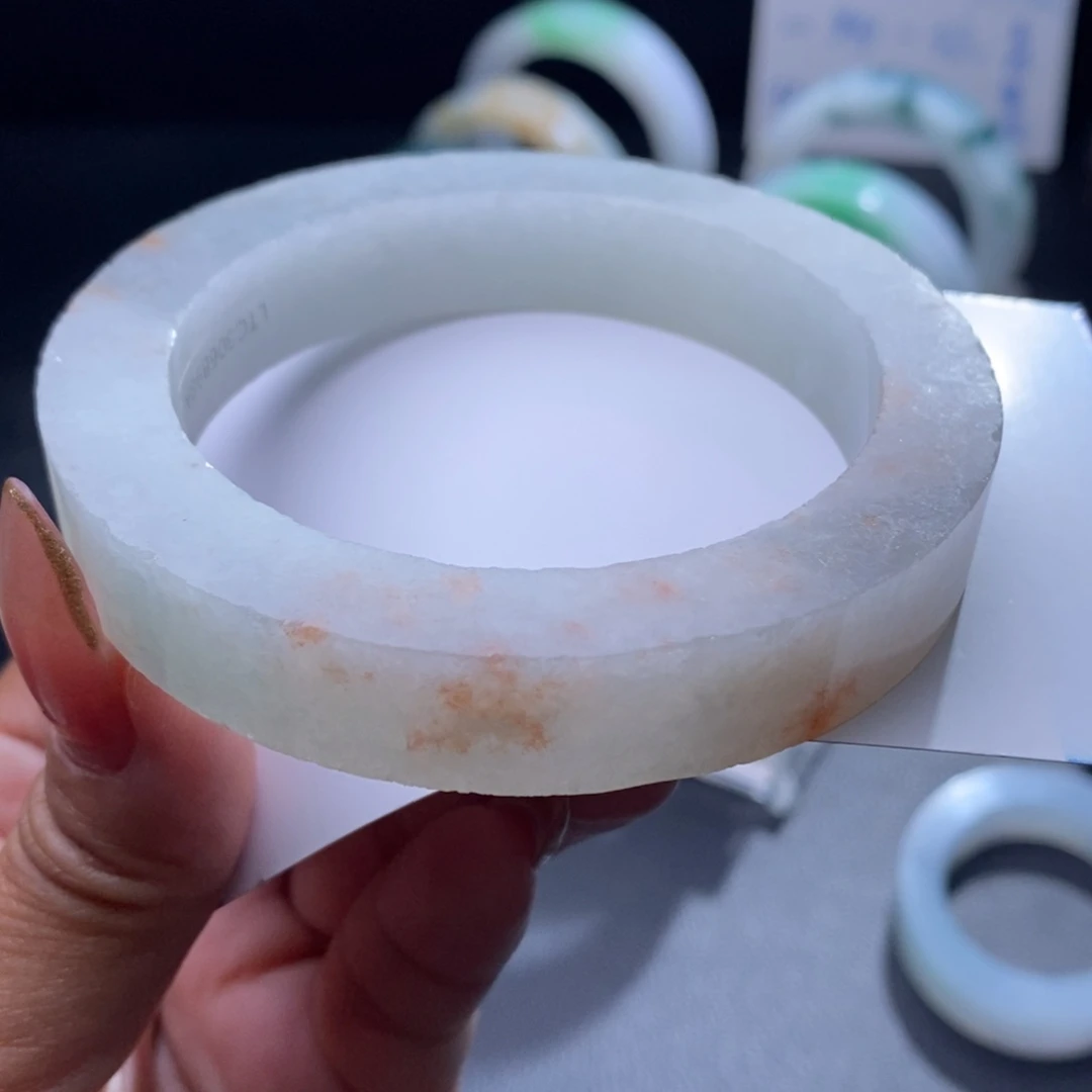 定制翡翠未镶嵌翡翠手镯