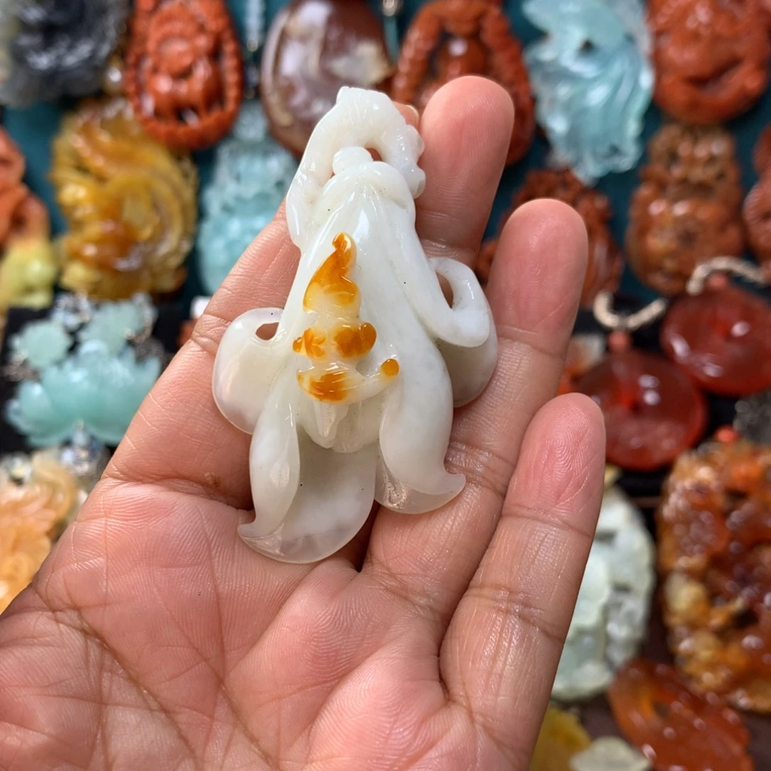 蛇纹石玉挂坠未镶嵌