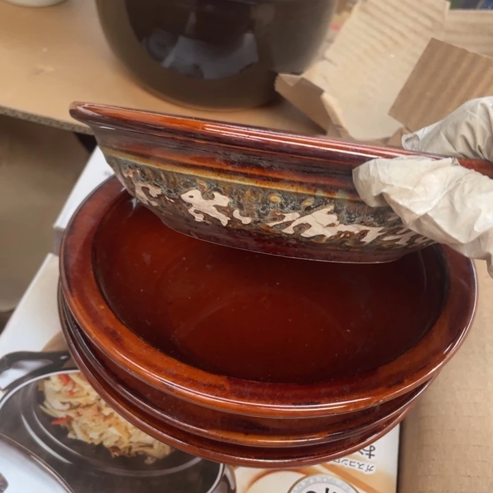 其他盘子碗砂锅都有