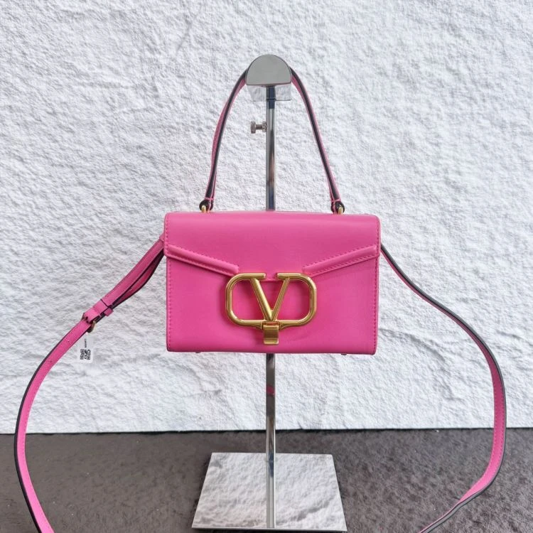 95新/华伦天奴/C18971714627/[251110LLYC]