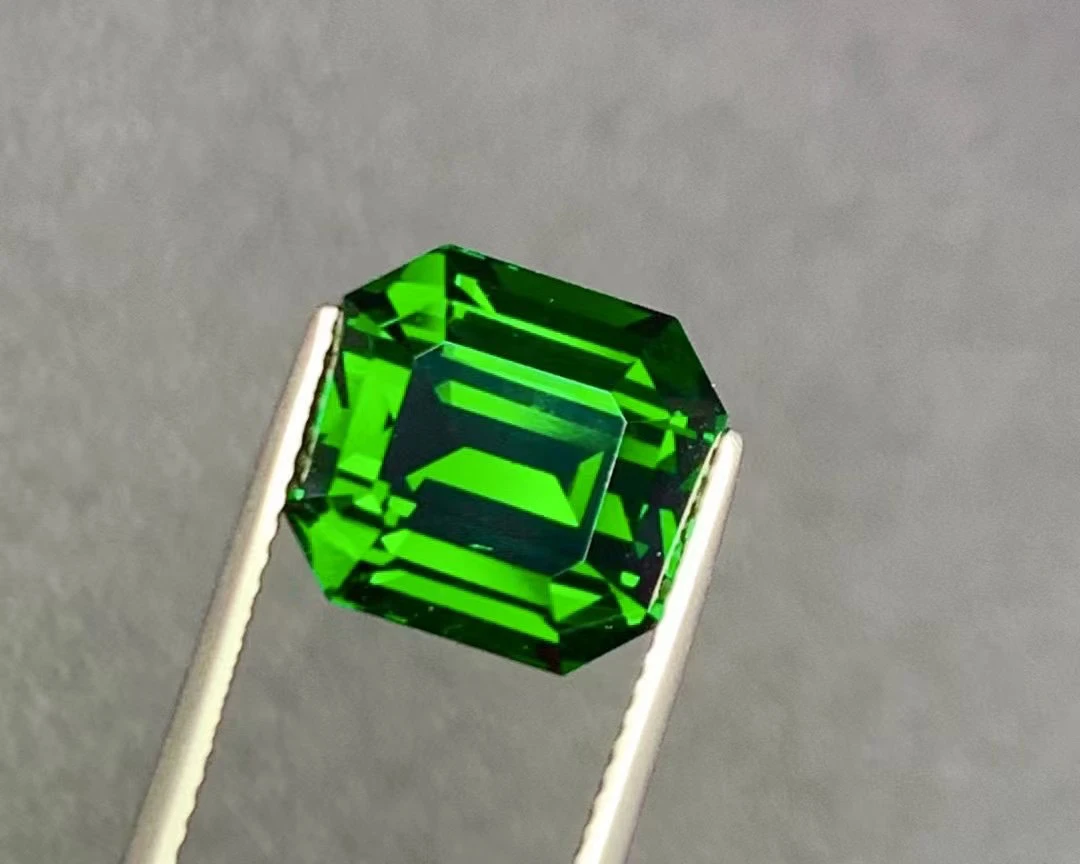 10.09克拉天然卡扎尼沙弗莱 石榴石，稀有大克拉