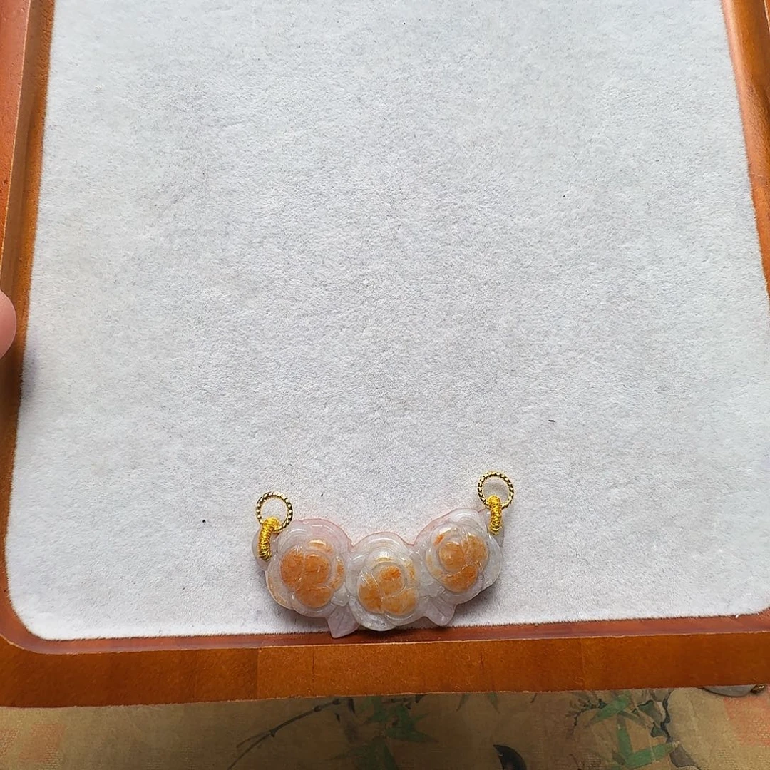 翡翠未镶嵌吊坠(赠链)