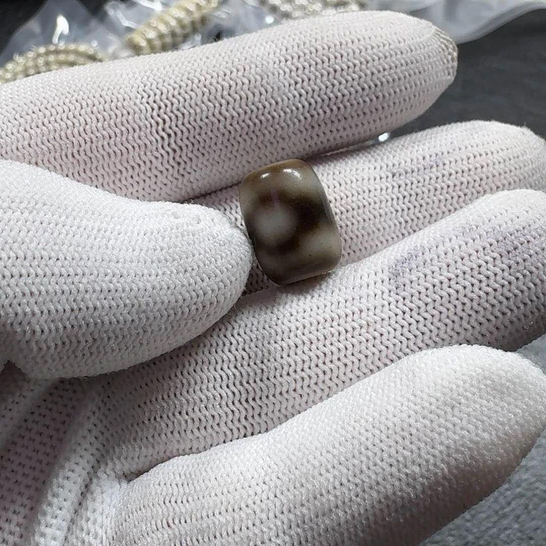 玛瑙/玉髓颈饰未镶嵌人**戏