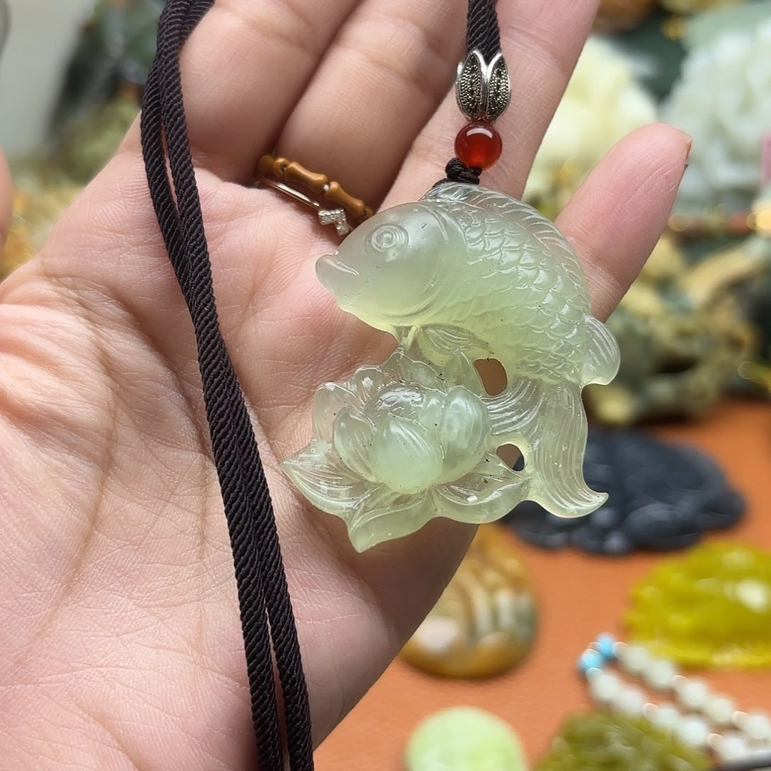 蛇纹石玉未镶嵌颈饰