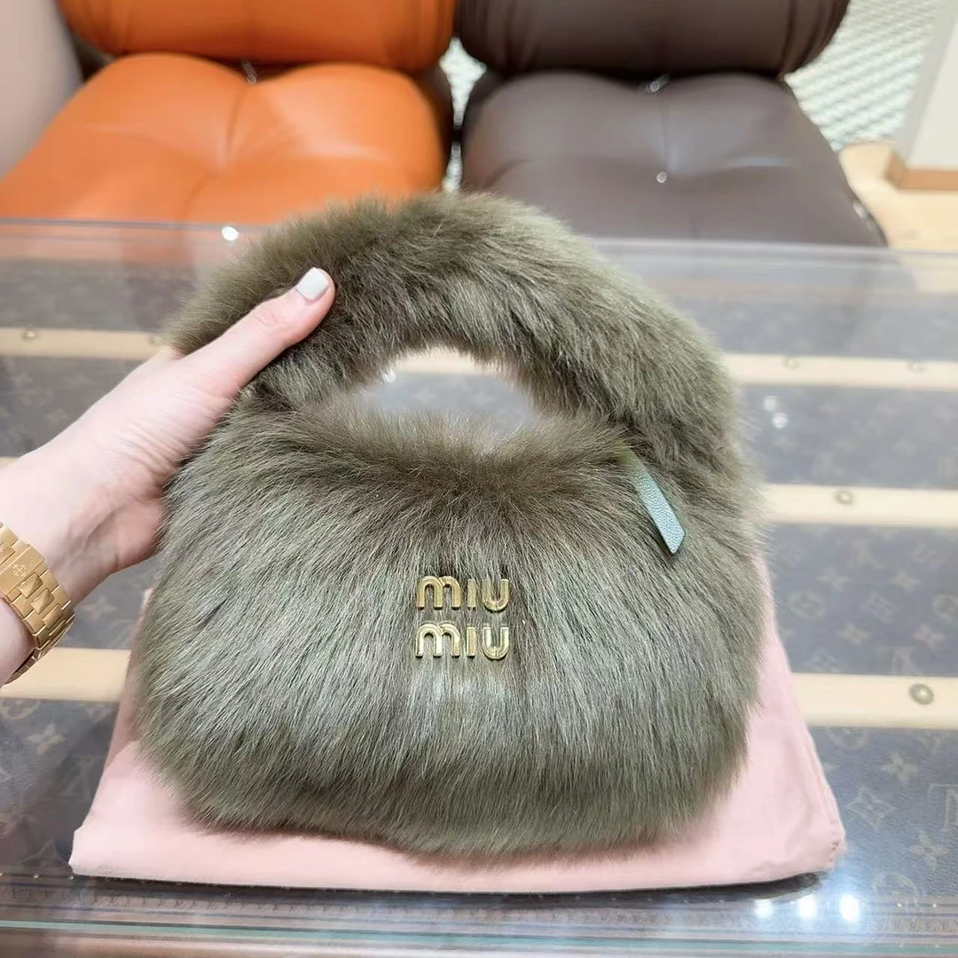 全新未使用 MIU MIU/缪缪 迷彩色/皮革拼羊皮毛/新月包 24zn