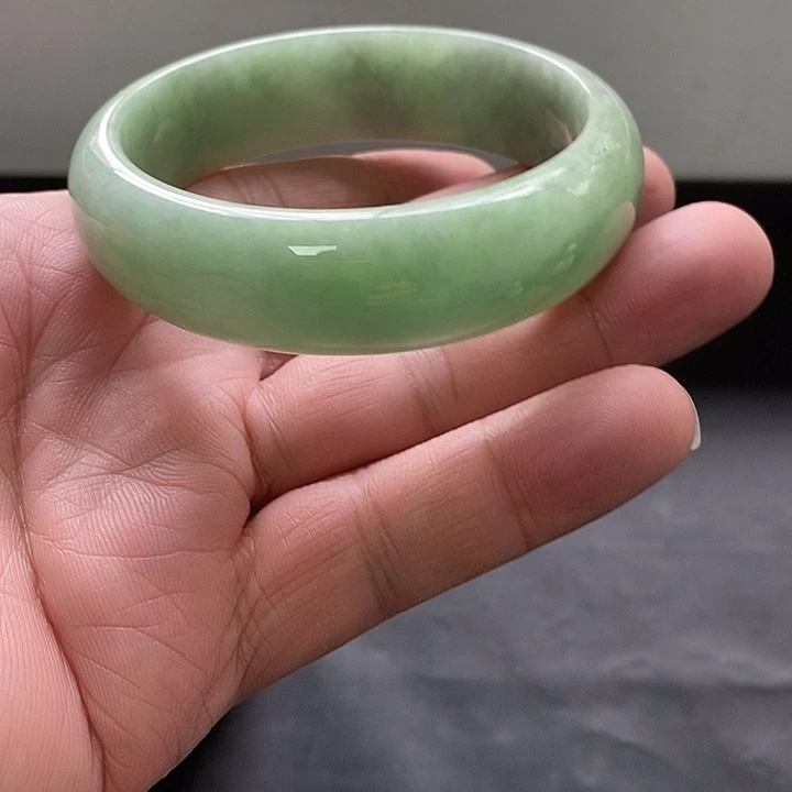 *****翡翠未镶嵌手镯正