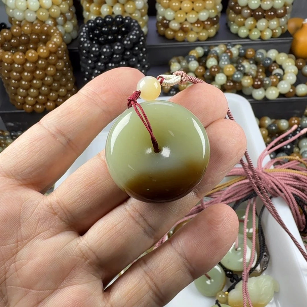 银***店颈饰未镶嵌和田玉（糖玉）