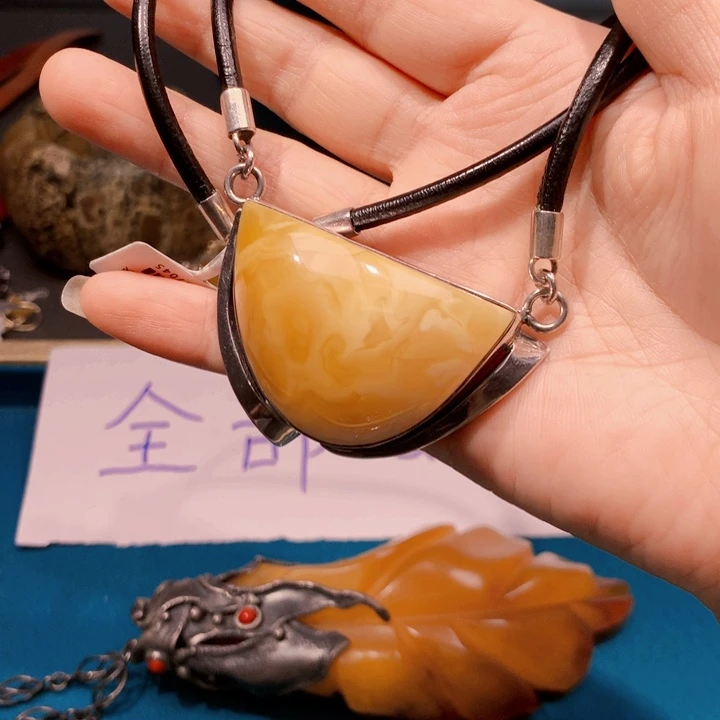 琥珀颈饰未镶嵌波兰设计款琥珀蜜蜡