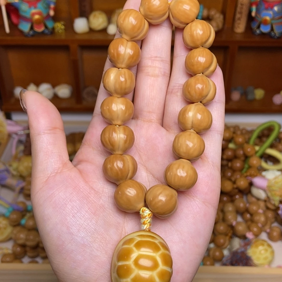 猴头核桃吊坠富甲屁桃手持