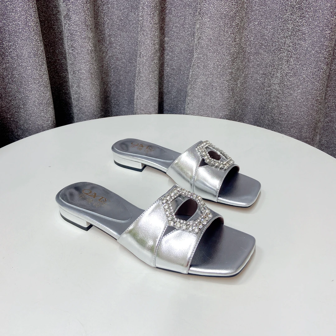 QMS1024-2567 银色  夏季气质时尚方头舒适低跟露趾凉拖鞋