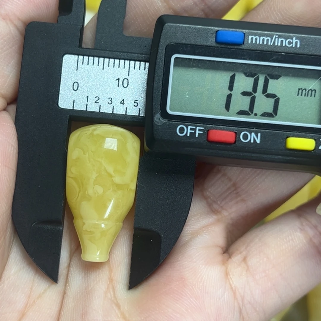 随****未镶嵌琥珀裸石三通