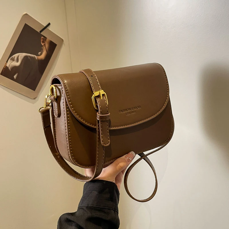 斜挎包2025新款复古单肩腋下包网红小方包时尚小众休闲包软皮女包