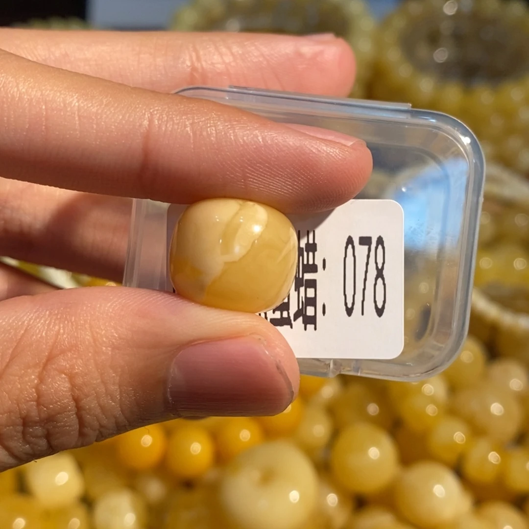 蜜蜡未镶嵌珠宝奇石078