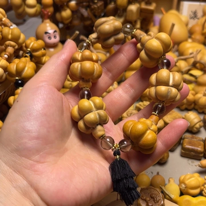 发灰花墩手串葫芦