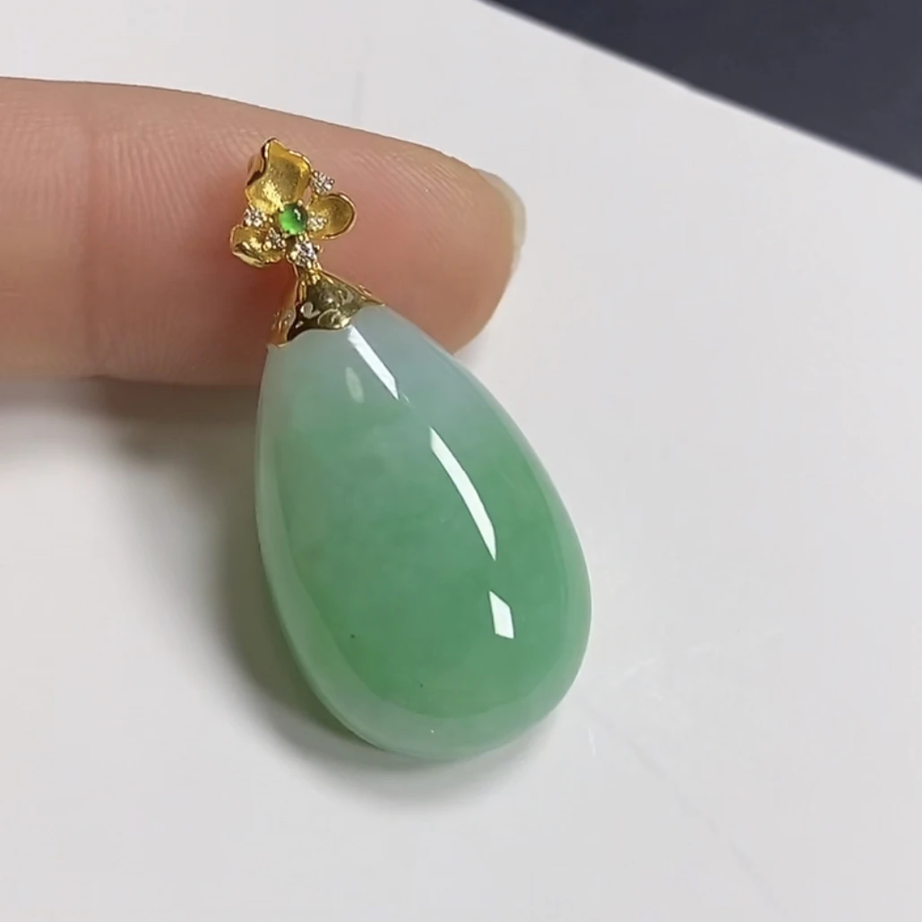天然缅甸A货翡翠18k金镶水滴