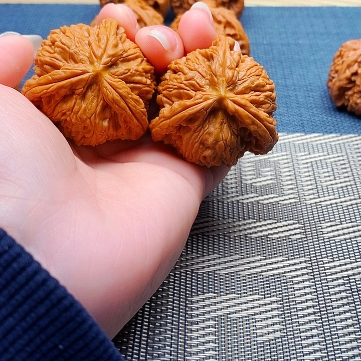 大***乐文玩核桃吊坠三棱