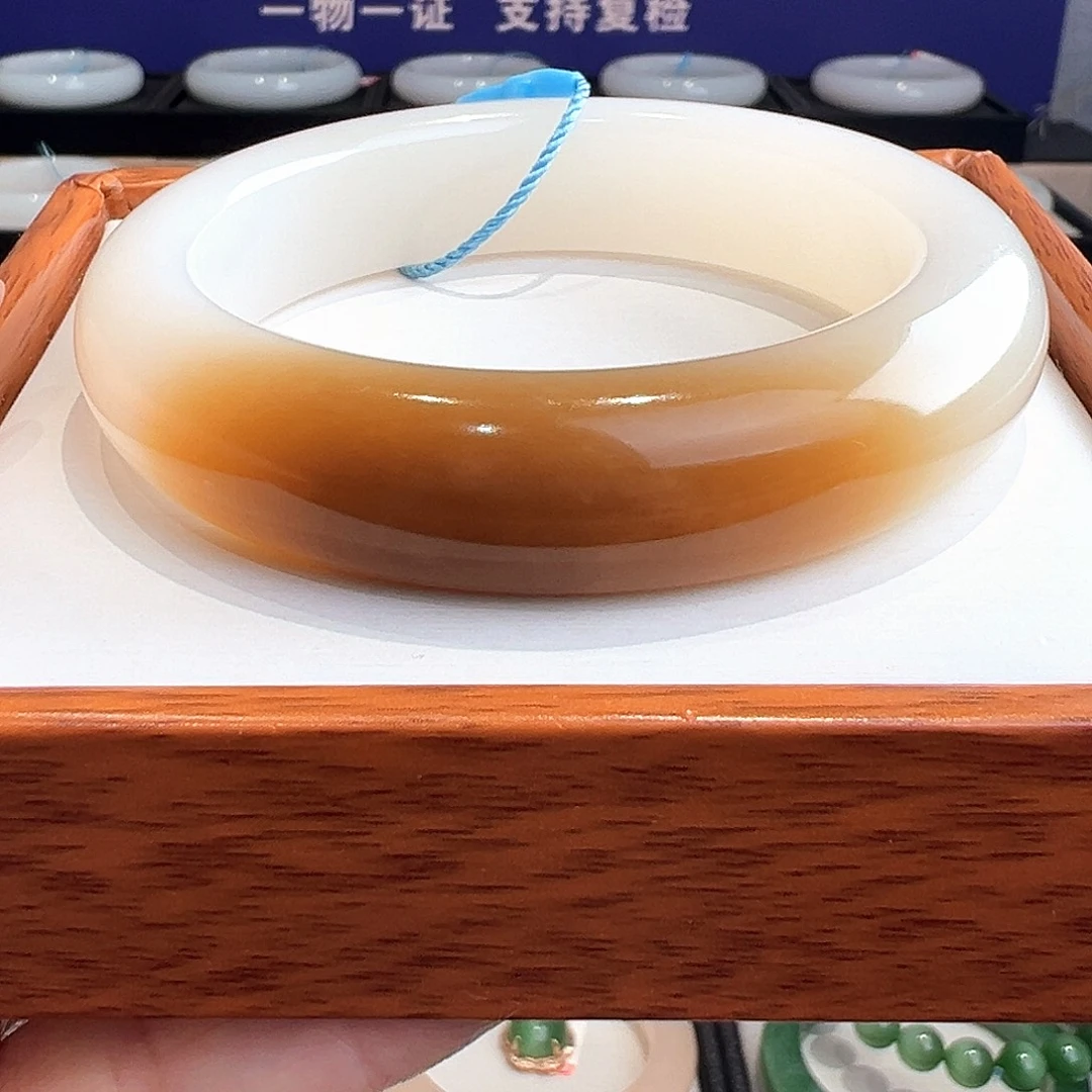 和田玉（糖玉）未镶嵌手镯