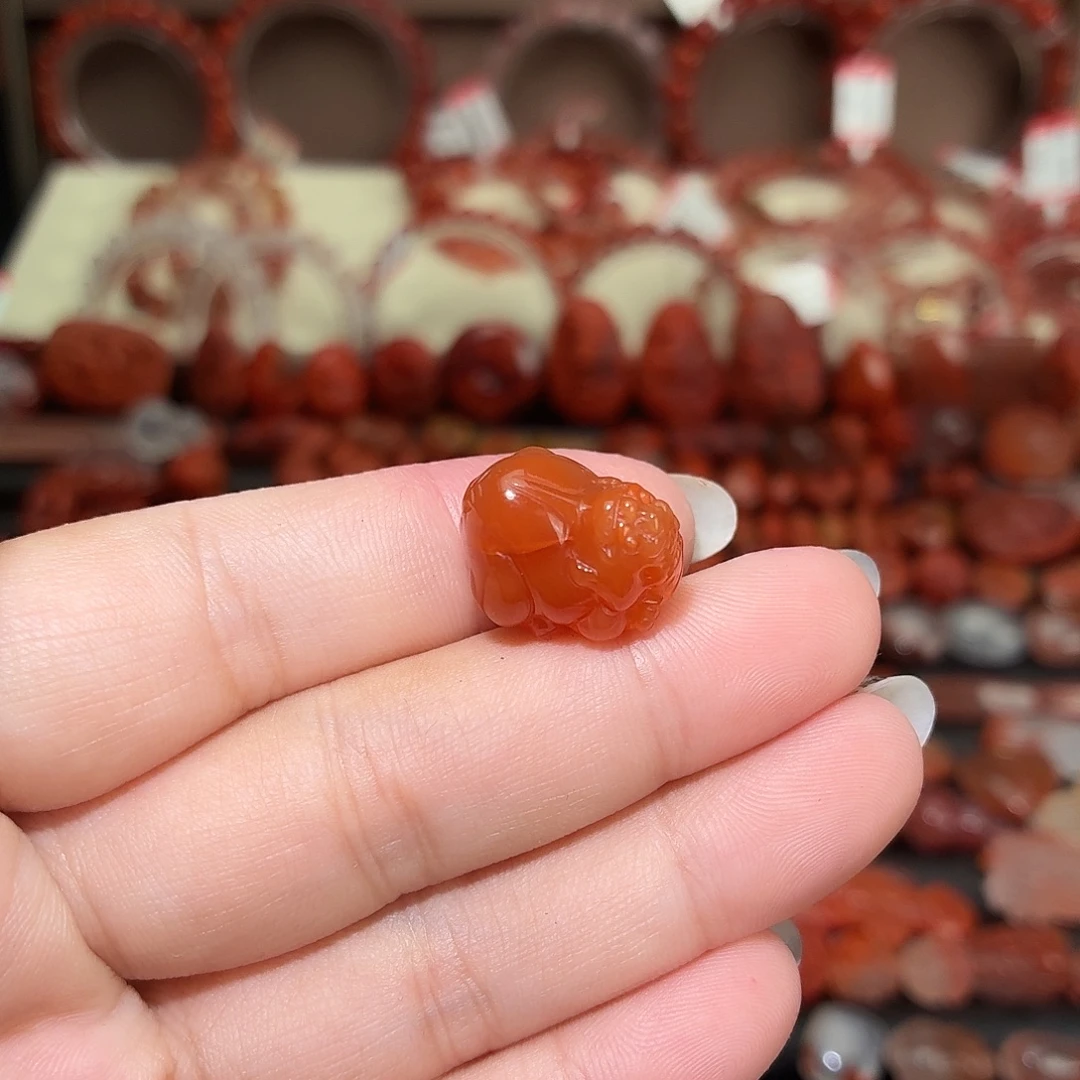 南红玛瑙未镶嵌颈饰貔貅