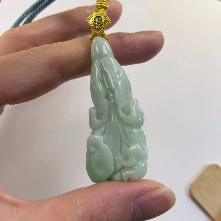 翡翠吊坠(赠链)未镶嵌代编织