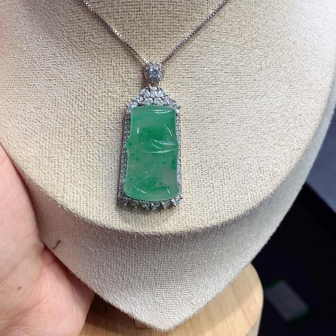 颈饰银S925镶嵌石英质玉（非洲翠）