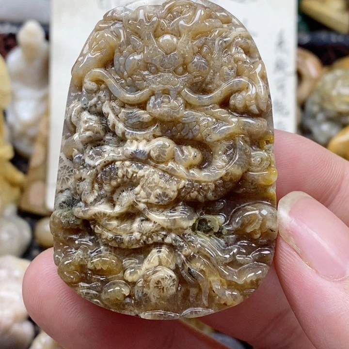 颈饰未镶嵌硅化珊瑚（珊瑚玉）有瑕