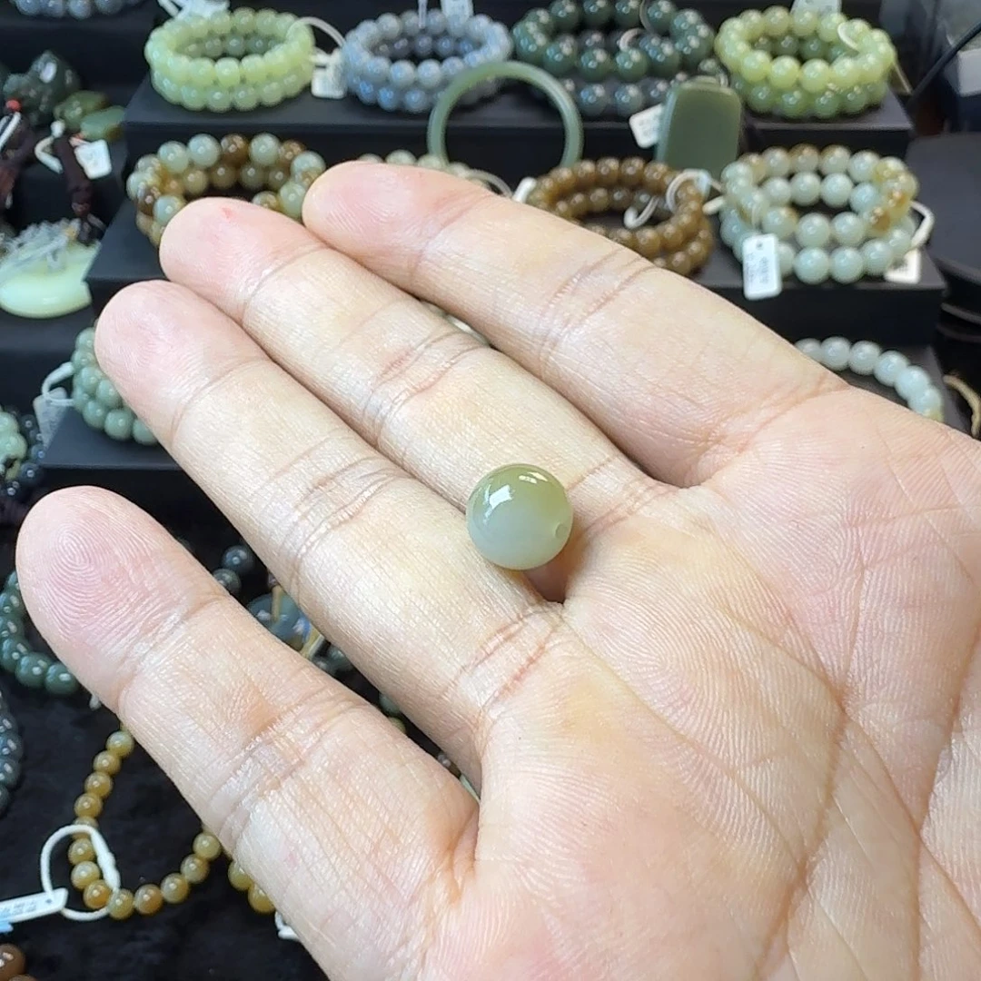 手链未镶嵌和田玉?