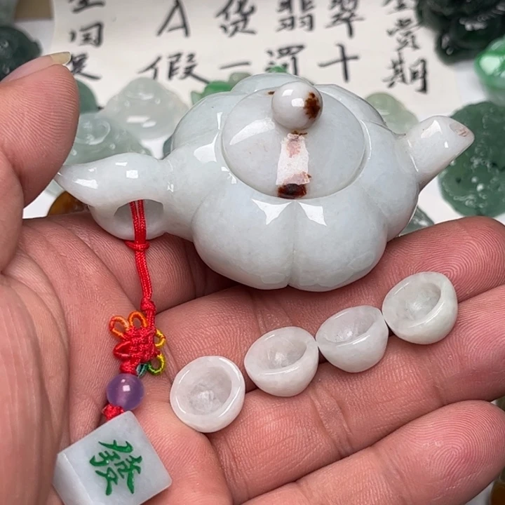 翡翠未镶嵌颈饰把把壶