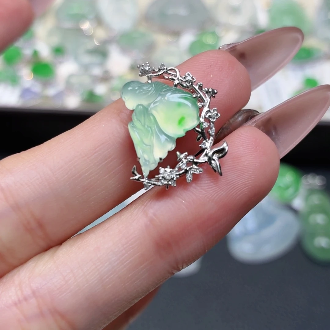 翡翠18K金镶嵌颈饰