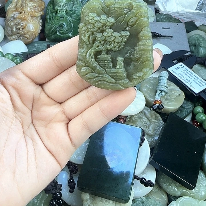 和田玉未镶嵌颈饰