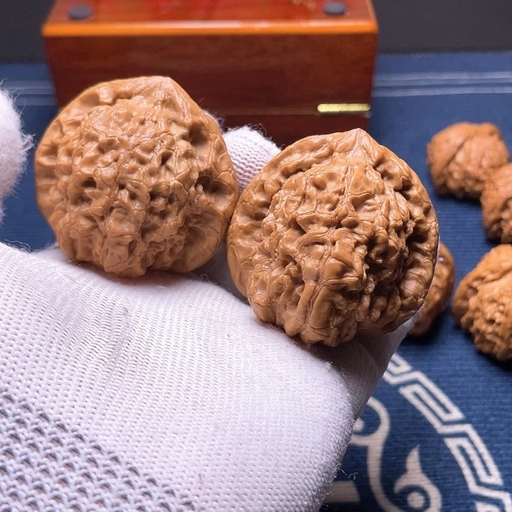 文玩核桃吊坠全品龙鼎精品对48尺寸已打底