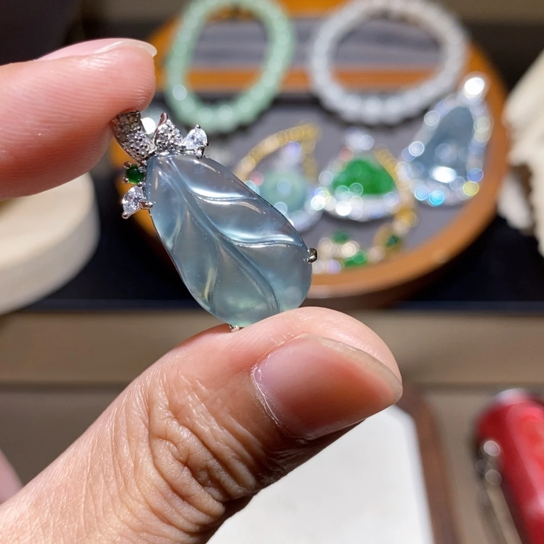 颈饰银S925镶嵌翡翠叶子