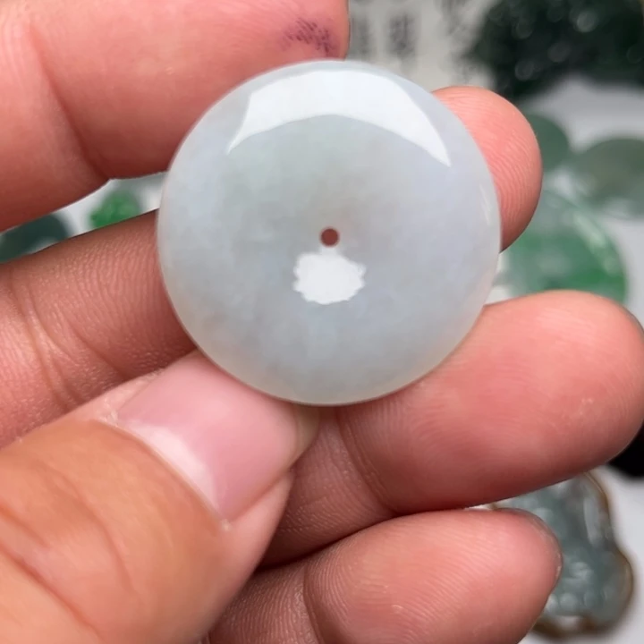 翡翠未镶嵌颈饰平安扣
