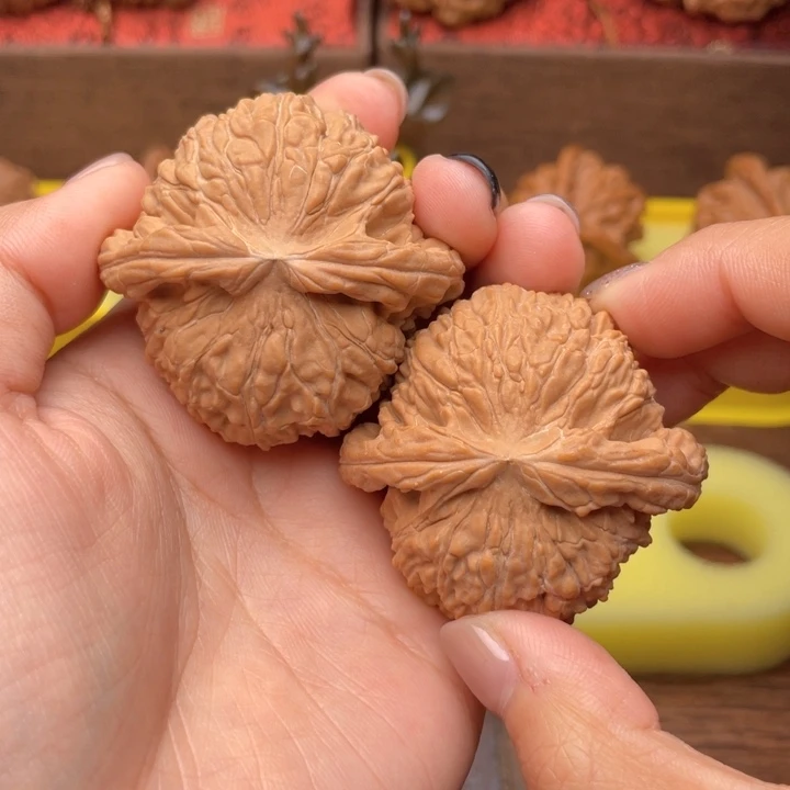 吊坠桃核46全品白狮子 340