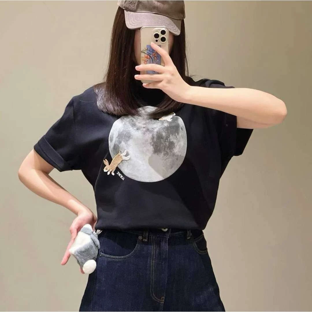 LW95856罗25年联名款女装纯棉T恤月亮兔子印花刺绣圆领短袖男女情