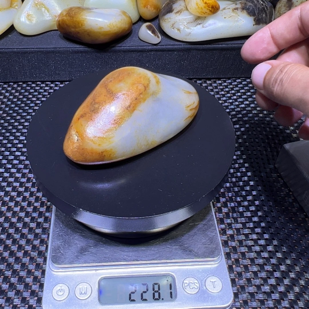 和田玉（子料）未镶嵌吊坠(不含链)228克