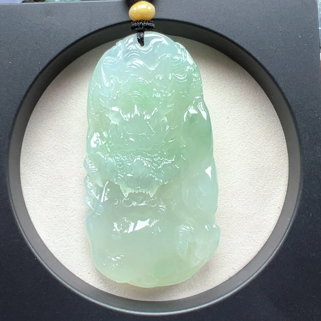 翡翠未镶嵌颈饰龙