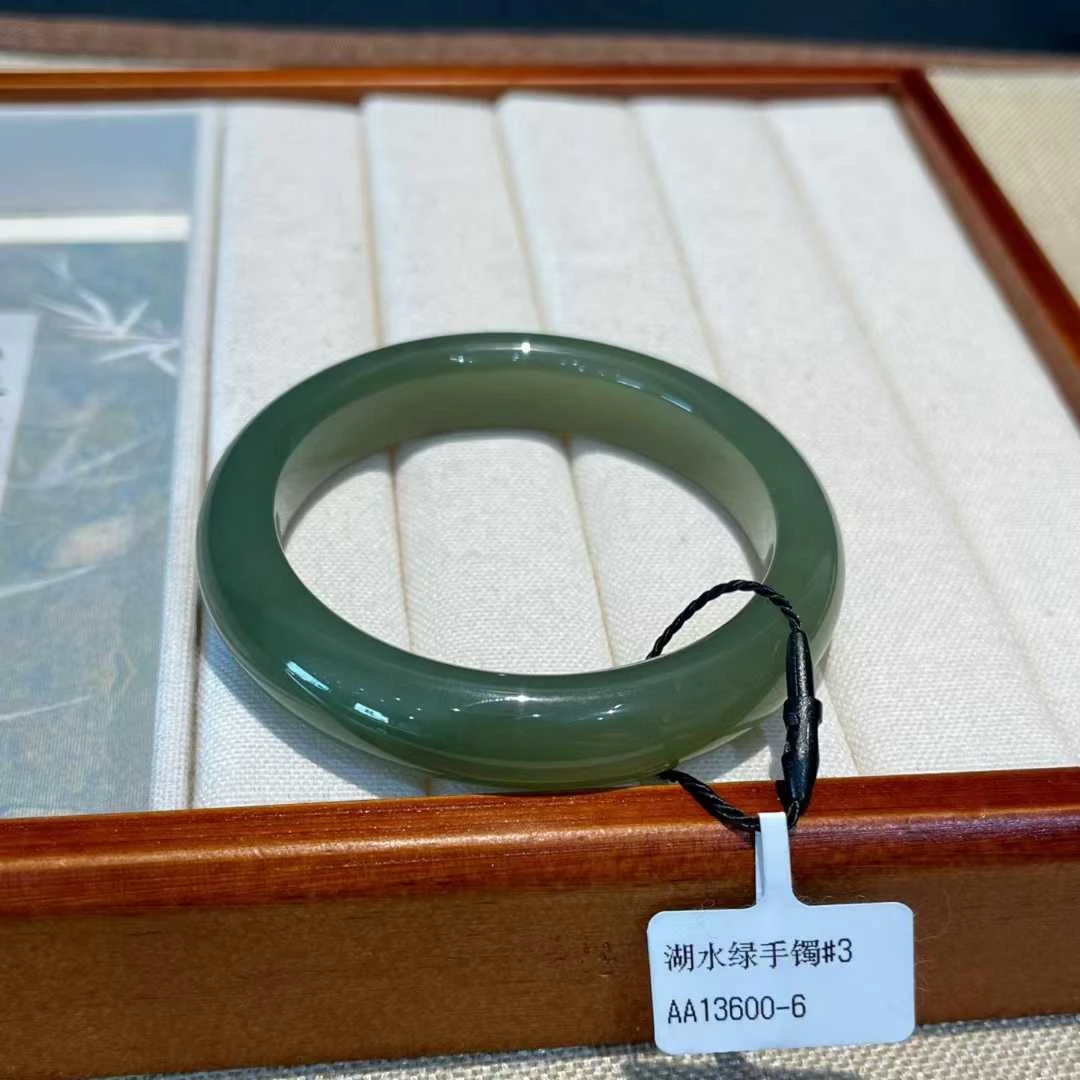 和田玉 高冰湖水绿  手镯气质时尚绿色镯子精美