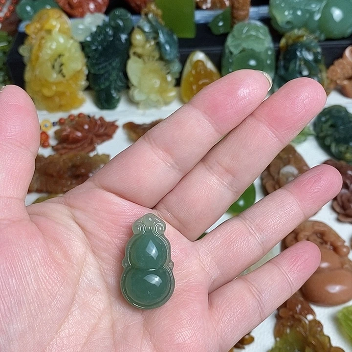 未镶嵌蛇纹石玉颈饰