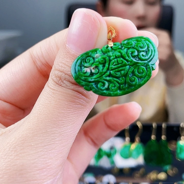 翡翠颈饰18K金镶嵌饰品