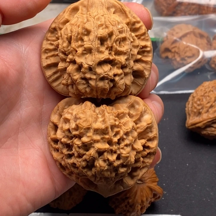 文玩核桃吊坠王勇官帽