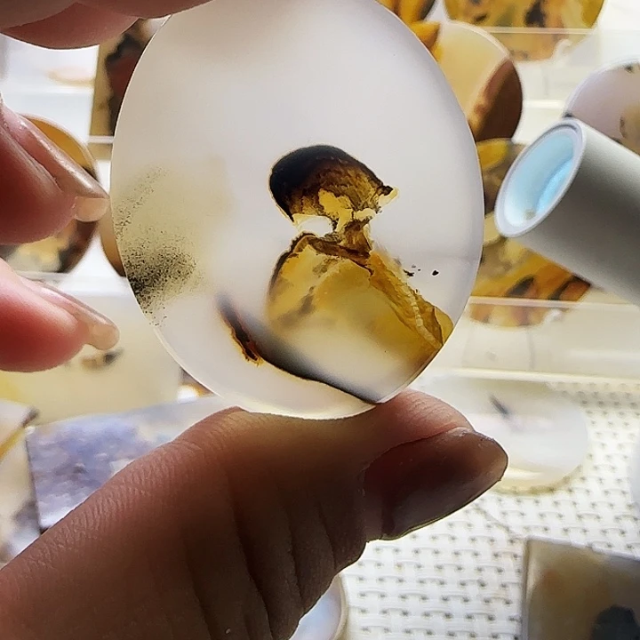 玛瑙/玉髓未镶嵌珠宝奇石