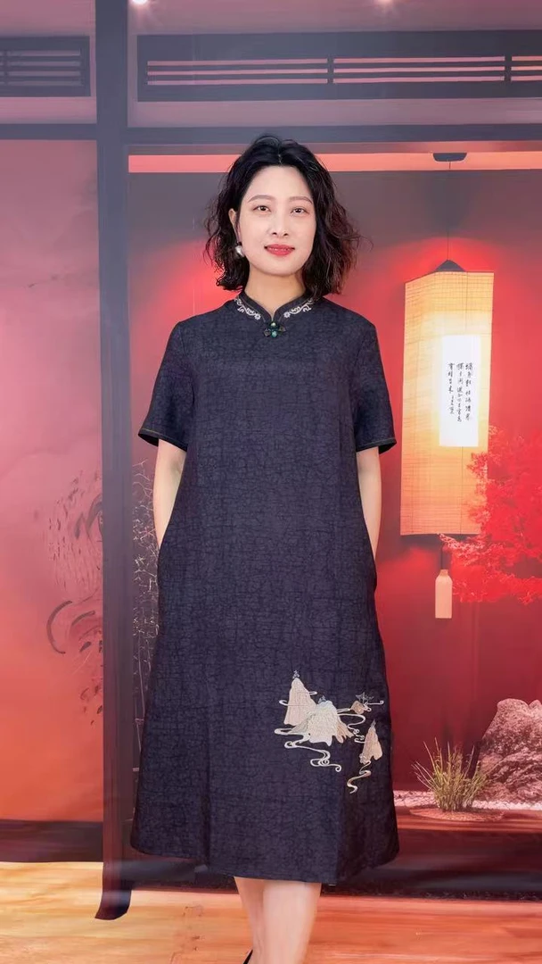 立领龟裂纹定位刺绣短袖中长款连衣裙妈妈装夏季新中式黑色国风裙
