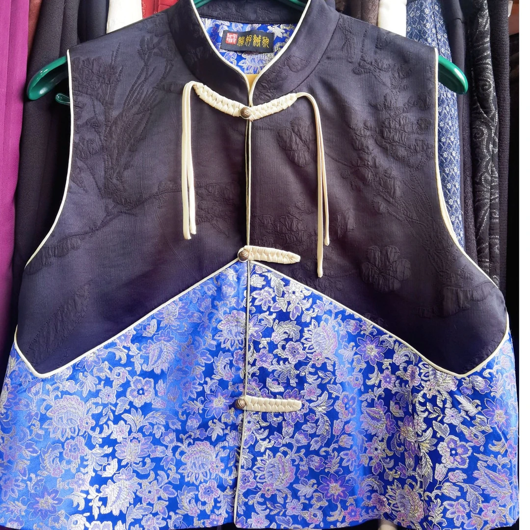 黑色拼接青花瓷马甲