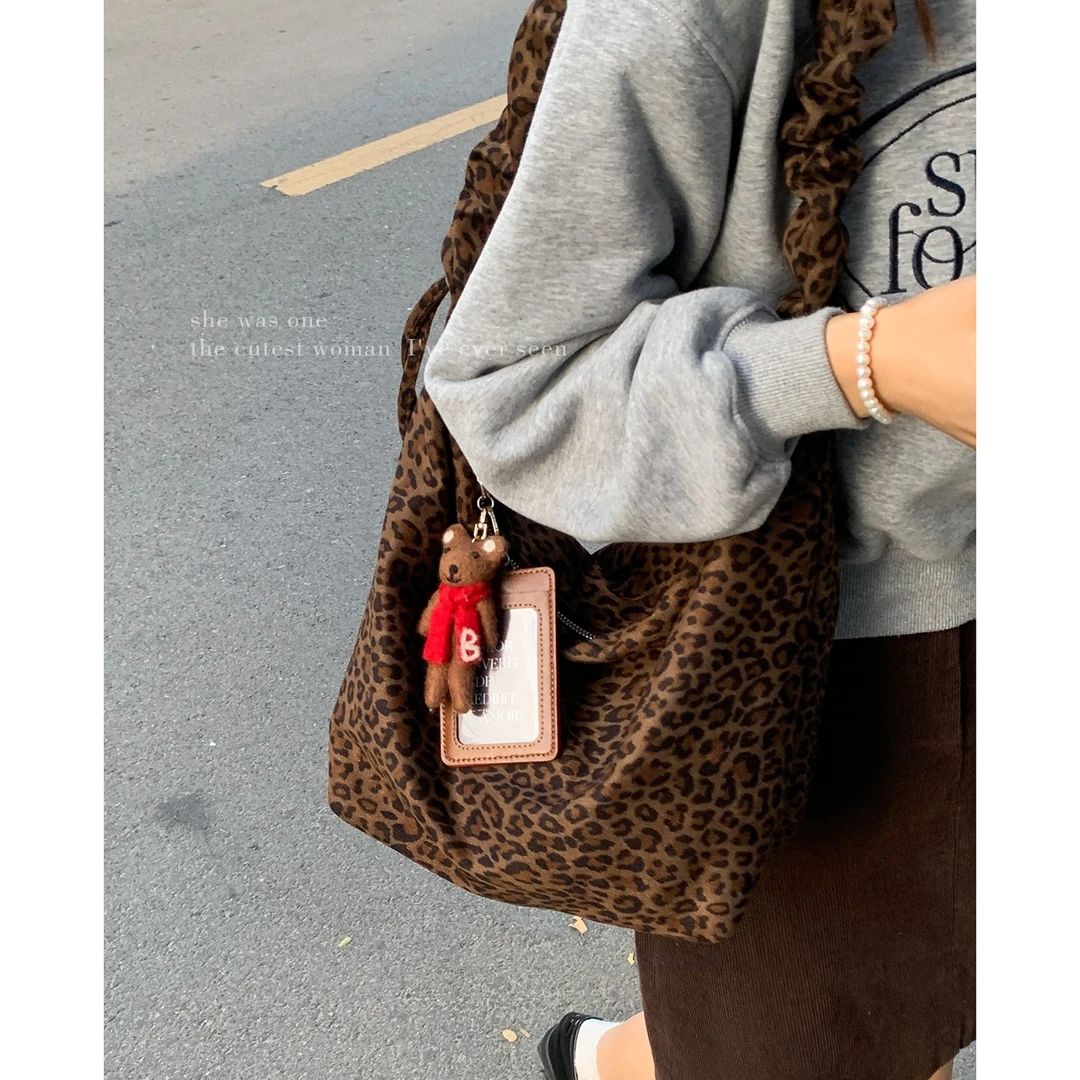 慵懒风腋下包包女款爆款2025新款秋冬时尚豹纹单肩包百搭通勤包