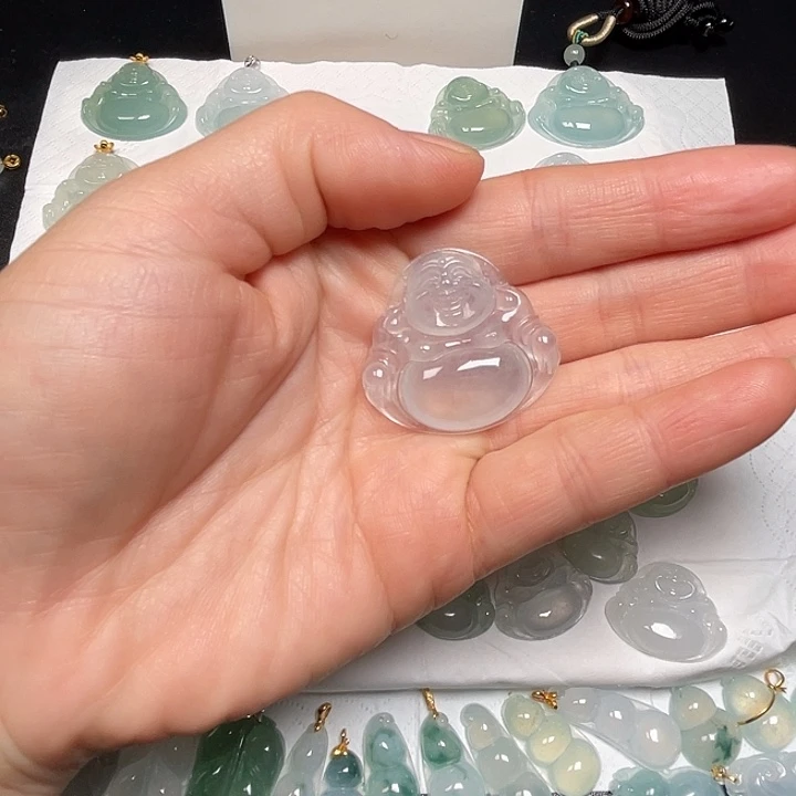 翡翠足金镶嵌颈饰翡翠