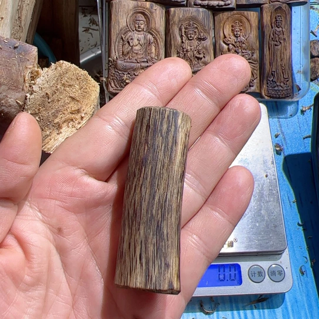 沉香吊坠白棋素牌8.4克