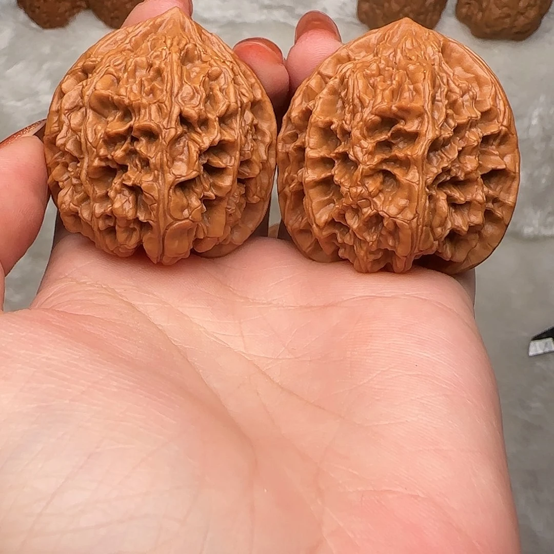 文玩核桃吊坠野牛