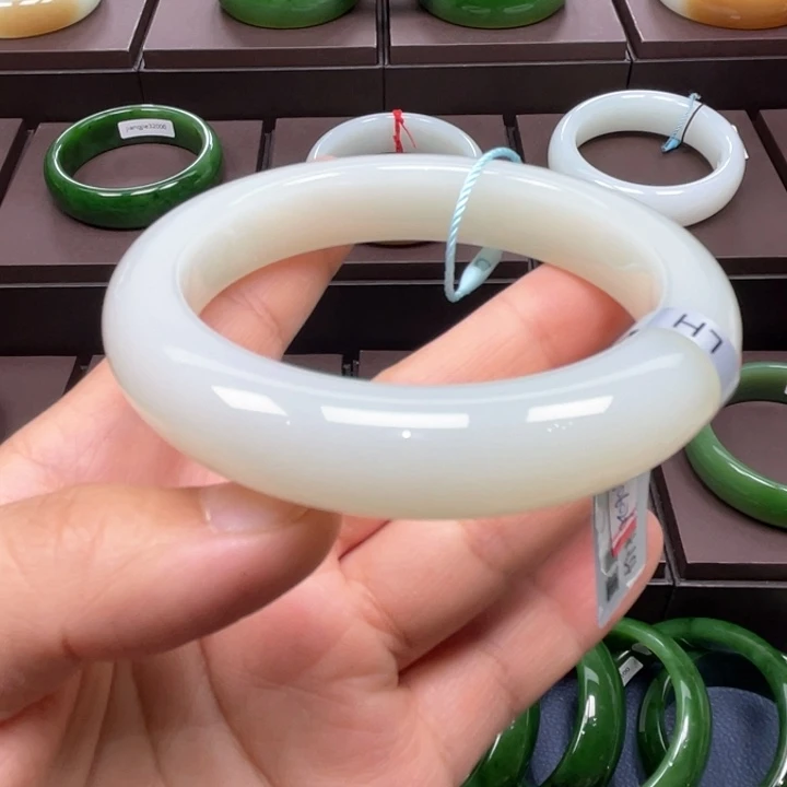 和田玉未镶嵌手镯