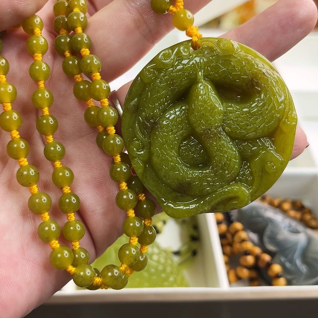 蛇纹石玉颈饰未镶嵌